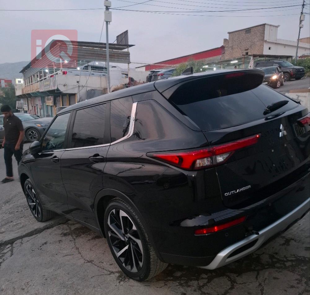 ميتسوبيشي اوتلاندر